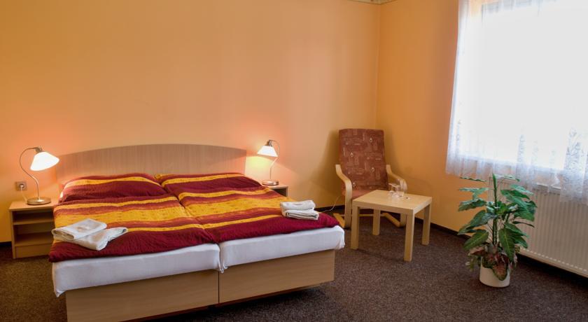 Hotel Bohemia Jičín Buitenkant foto