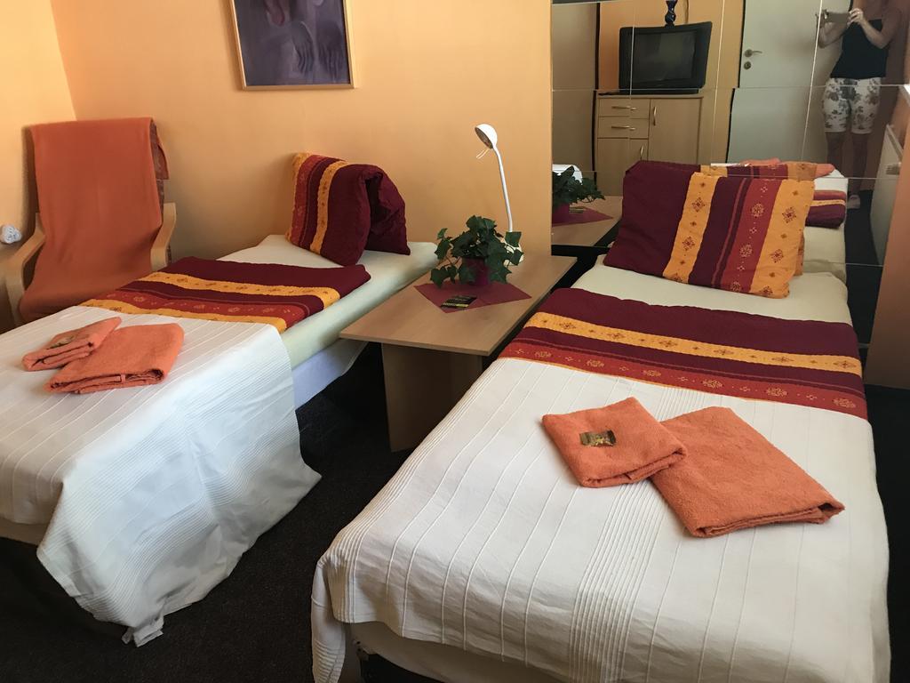 Hotel Bohemia Jičín Buitenkant foto